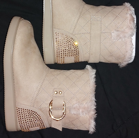 NWT  Guess Boots, with original box! - Picture 5 of 8